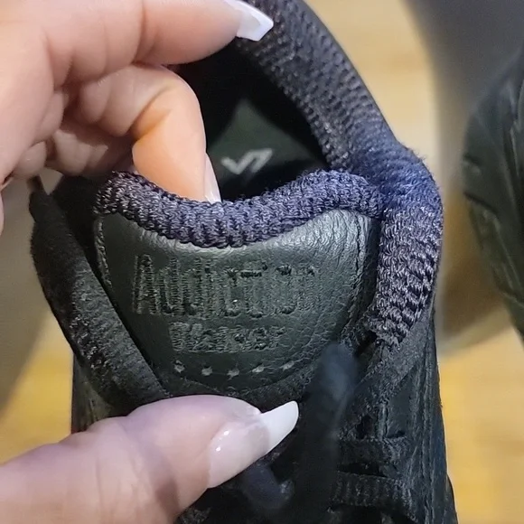 Brooks - Picture 6 of 7